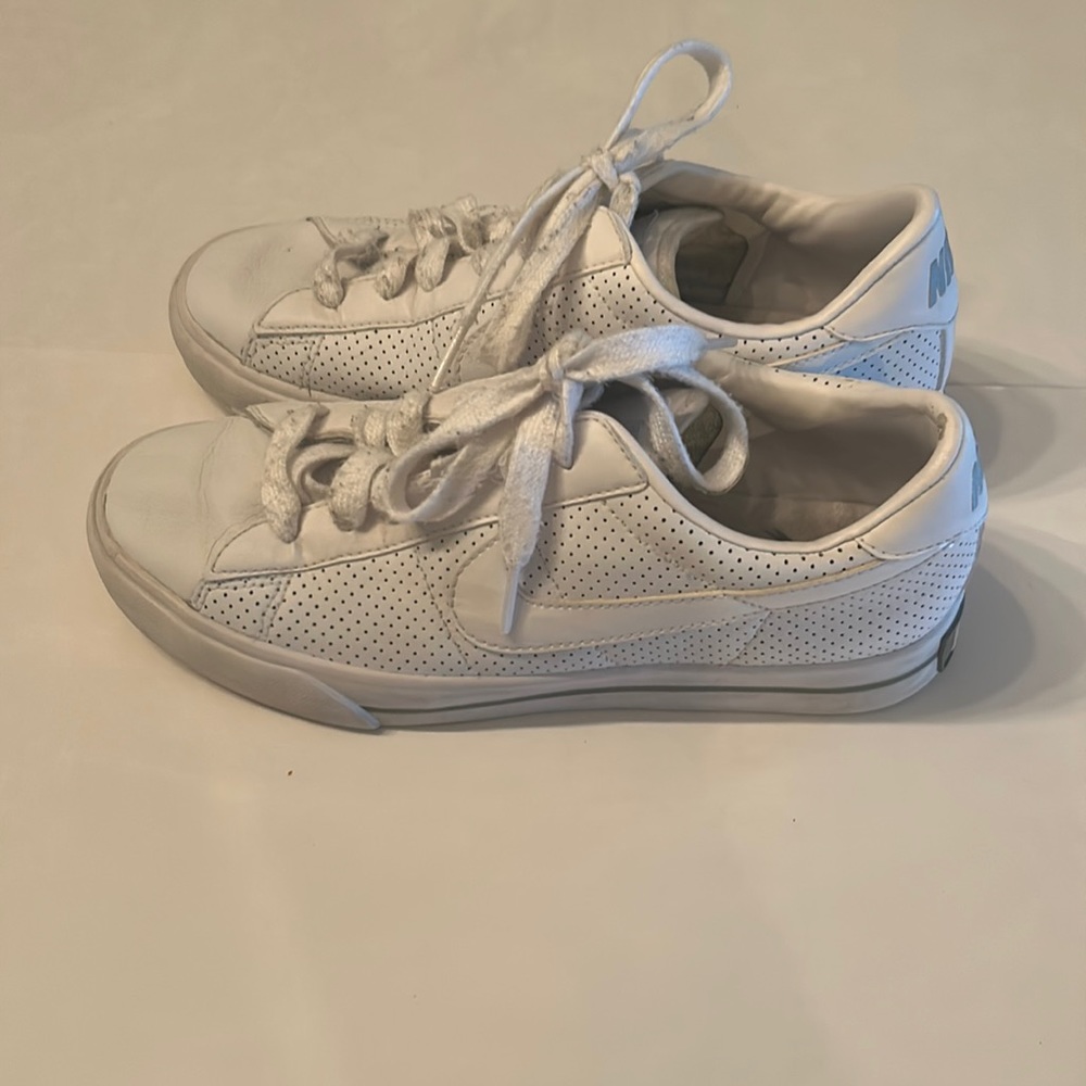Nike BRS women’s shoes. - Picture 1 of 7